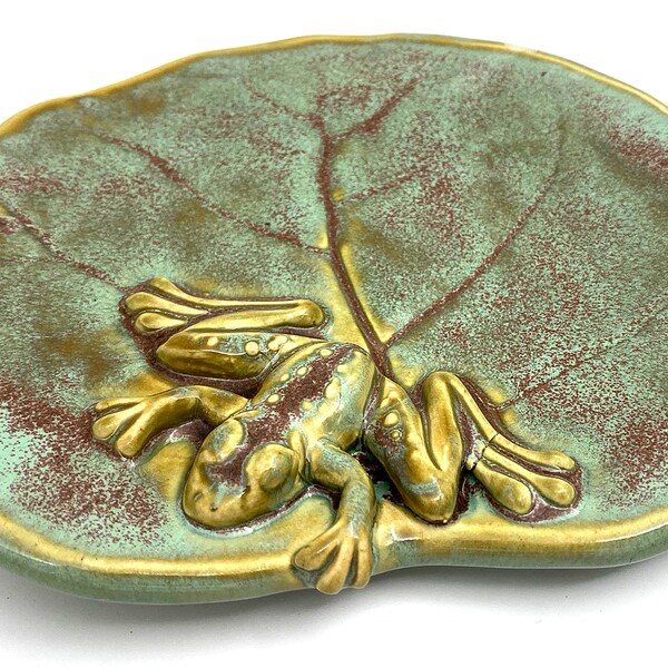 7" x 6" Green, Brown Ceramic Leaf Tray with Frog