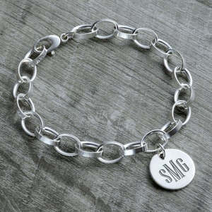 Personalisiertes Anfangsarmband, individuelles graviertes Tag-Bettelarmband, Rolo-Armband, Geschenk für sie, schweres Gliederarmband, Küsten-Großmutter