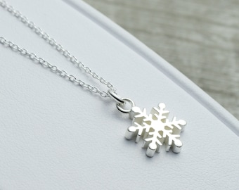 Snowflake Necklace Sterling Silver - Christmas Jewelry - Snowflake Charm - Winter Wedding Gift -  Snowflake Pendant - Nature Necklace
