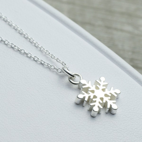 Snowflake Necklace Sterling Silver - Christmas Jewelry - Snowflake Charm - Winter Wedding Gift -  Snowflake Pendant - Nature Necklace