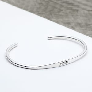 Personalisiertes Cuff Armband aus Sterling Silber, 2.8mm Wire Cuff, Flat Front