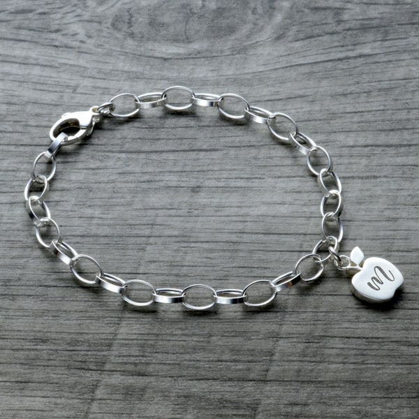 Bracelet pomme personnalisé, bracelet de charme pomme en argent sterling, cadeau d’enseignant personnalisé gravé, cadeau de retraite d’enseignant délicat