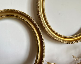 Paar sierlijke gouden lijsten, ovale fotolijst, vintage decor