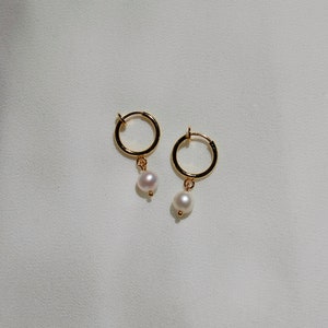 Clip on earrings, Freshwater pearl huggie earrings, hypoallergenic, nickel free, pearl dangle earrings, dainty pearl earrings, trendy huggie image 5