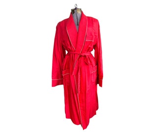 Red Pure Silk 1960s Robe. Beautifully made. Size: 46- Large.
