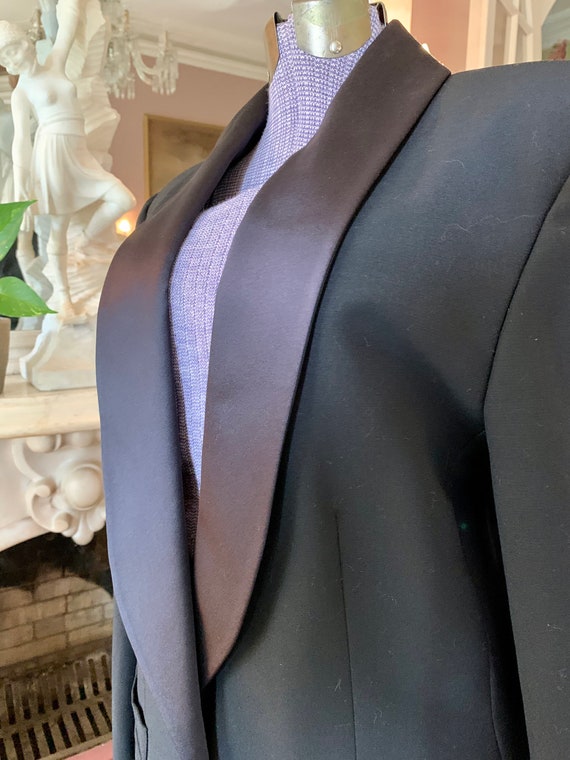 Giovanny Tuxedo Womens Suit. 2 pc Blazer and Skir… - image 5