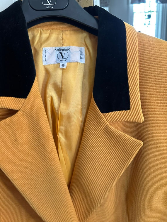 VALENTINO Suit. Vintage Womens 2 Pc Blazer Skirt … - image 4