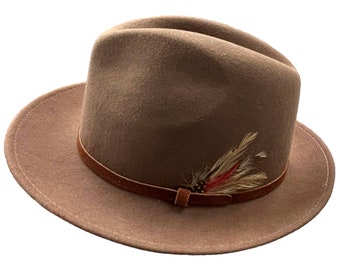Chapeau Fedora plume. Laine. Vintage marron des années 1950. Taille : moyenne. Nouveau dans Bbx.
