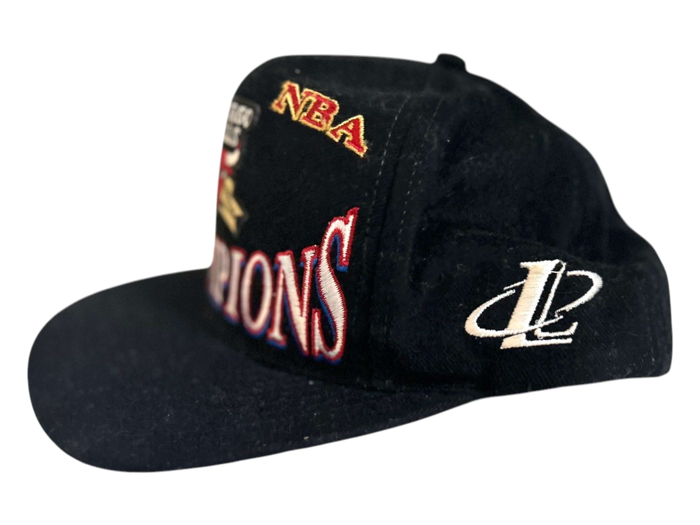 Chicago Bulls 1997 NBA Champions Logo Athletic Snapback Hat. One