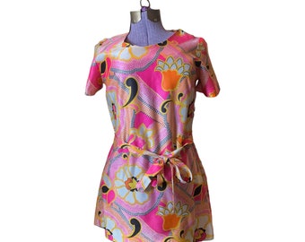 60s Mini Dress. Can also be worn as long shirt. Floral Pattern.