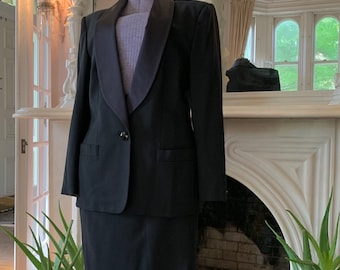 Giovanny Tuxedo Womens Suit. 2 pc Blazer and Skirt.