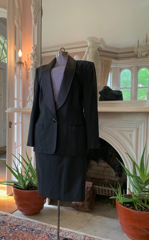 Giovanny Tuxedo Womens Suit. 2 pc Blazer and Skir… - image 1