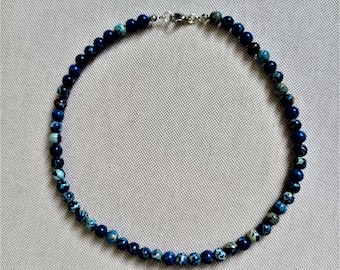 Choker ketting 45 cm natuurlijke zeesediment blauwe jaspiskralen