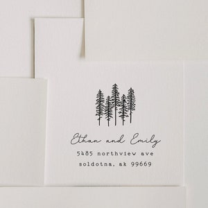 Timbro indirizzo di ritorno alberi / Timbro albero di pino personalizzato / Timbro indirizzo minimalista bosco / Timbro indirizzo sempreverdi / Timbro indirizzo bosco