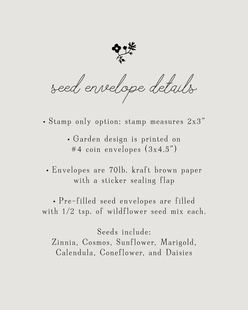 Op de afbeelding: Cr&egrave;mekleurige kaart met de tekst "seed envelope details" en een bloemenillustratie. Details omvatten stempelgrootte, envelopafmetingen (7,6x11,4 cm), papiersoort en zaadmengsel, inclusief Zinnia en Zonnebloem.