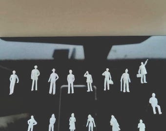 Unpainted Miniature People Figures: 25mm OO Scale Model Diorama