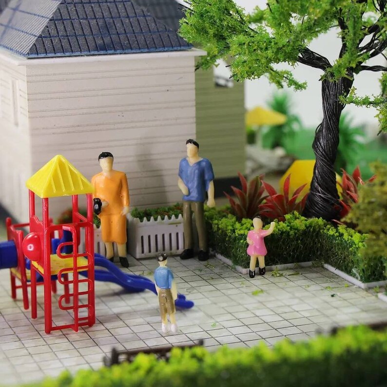 Standing Sitting Miniature People 42mm 250pcs 143 O Guage Scale Model