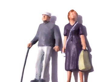 Les Figures Miniatures Du Conjoint Sont Assises Sur Des Bancs Couple De