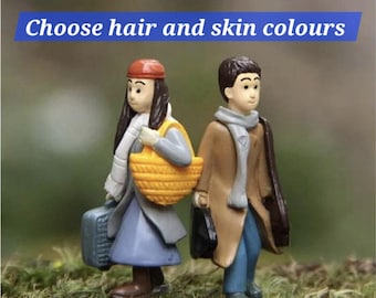 Miniature Couple figures 3.9cm girl and boy Mini little people with suitcase bag coat winter jacket traveller small outdoor scene travelling