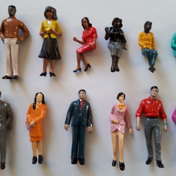 Afro-américain noir 1:25 70mm métis asiatique miniature peuple mini debout assis figurines modèle réduit passager Figurine petit petit