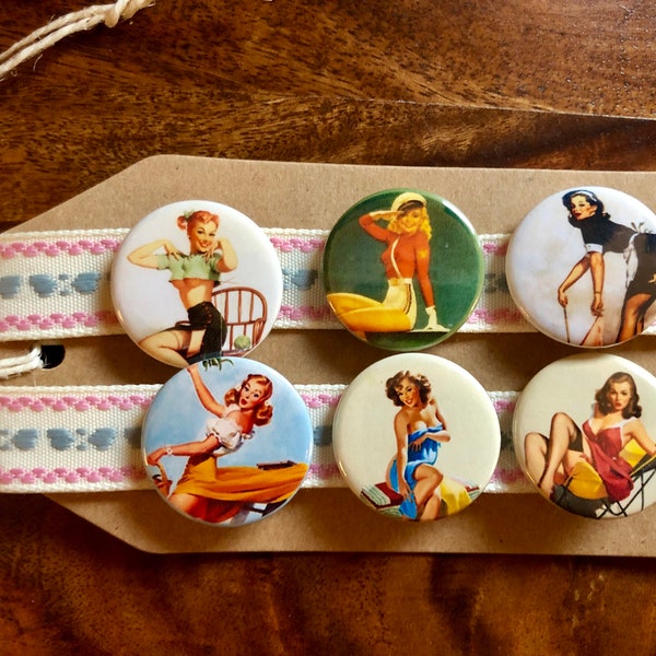 Vintage Pin Up Girls - Button Pin Badge Set