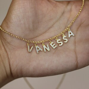 Collar de nombre dorado Cz personalizado, nombre de plata personalizado, collar de letras diminutas, collar de nombre delicado, collar de letras e, regalo especial para ella