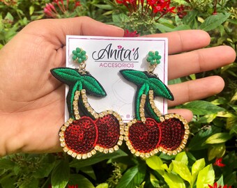 Pendientes de cerezas, pendientes hechos a mano, pendientes colgantes de frutas, pendientes grandes llamativos, pendientes con parche de cerezas, pendientes de frutas, pendientes colgantes de frutas