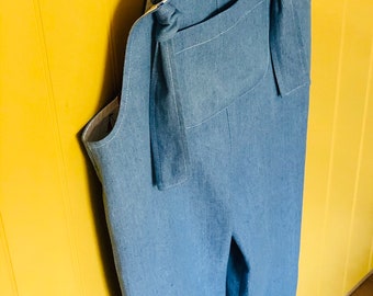 Schnittmuster Latzhose Etsy Die latzhose ist aus gestreiftem baumwollstoff. schnittmuster latzhose etsy