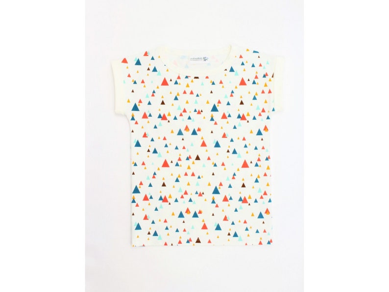 Sofortkauf, T-Shirt Mellerud, graphisches T-Shirt mit bunten Dreiecken, Retro Shirt mit überschnittenen kurzen Ärmeln, smalandkids image 2