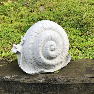 Concrete Snail Statue: Large Garden Decor