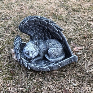 Cat Sleeping in Angel Wings Pet Memorial Statue, Concrete Cat Figure, Garden Decor Cement
