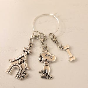 Juego de marcadores de punto de ganchillo y punto chapados en plata con diseño de Snoopy