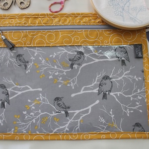 Bolsa para proyectos de vinilo con diseño de pájaros en gris, con cierre de cremallera, para bordado y bordado, ideal para proyectos escolares.