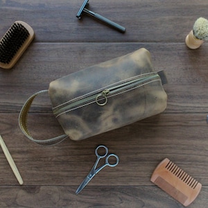 USA HANDMADE Personalized Leather Dopp Kit - Leather Toiletry Bag - Leather Cosmetic Bag - Groomsmen Gift - Shaving Kit - Beard Grooming Kit