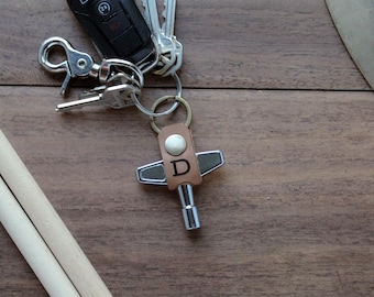 Porte-clés de batterie en cuir personnalisé fabriqué à la main aux États-Unis - Porte-clé de batterie - Porte-clé de tuning - Cadeau batteur - Accessoires batterie - Cadeau musique