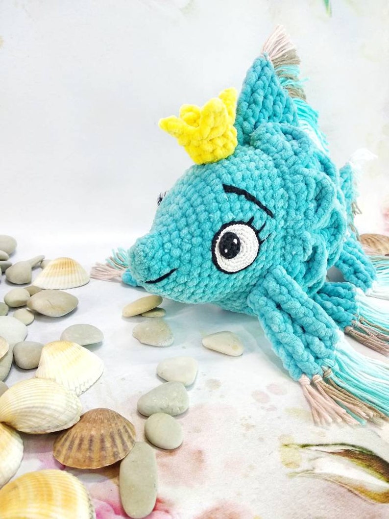 рыбка царевна. девушка и золотая рыбка. рыба на крючке. елочная игрушка дракон goodwil. морская нимфа океанида.