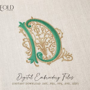 Op de afbeelding: Een geborduurde letter D in groen en goud met een decoratief bloemmotief. Digitale borduurbestanden om direct te downloaden in de formaten DST, PES, VP3, SVG en EXP.