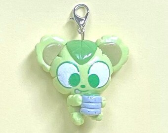 Auf Bestellung Matcha Bär hält Teetasse Mini Polymer Clay Schlüsselanhänger Schmuckstück Charm