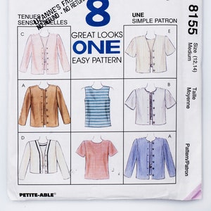 Puede incluir: Patrón de costura McCall's con ocho diseños de prendas diferentes, incluyendo chaquetas y tops. El patrón incluye el texto "Great Looks One Easy Pattern" y el número "8". La talla es Medium (12,14).