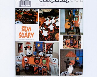 Simplicity 8889 Sew Scary Hallmark Halloween Party Decor Apron Tote Banner Crafts Pattern