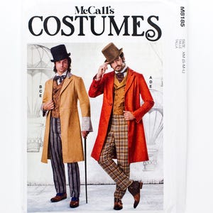 Puede incluir: Patrón de disfraces McCall's con dos hombres vestidos con trajes de la época victoriana. Los disfraces incluyen abrigos largos, chalecos, sombreros de copa y pantalones estampados. El paquete es blanco con el texto "COSTUMES".
