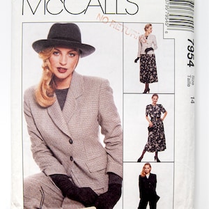 Könnte beinhalten: Ein Schnittmuster für eine Damenjacke, einen Rock und ein Kleid. Das Schnittmuster ist von McCall's und die Schnittmuster-Nummer ist 7954. Die Größe ist 14. Die Jacke ist kariert und der Rock und das Kleid sind gemustert.