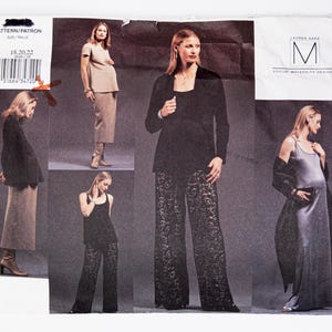 Può includere: Un cartamodello per abbigliamento da maternità, con quattro diverse opzioni di outfit. Il cartamodello è di Lauren Sana, stilista di Vogue Maternity. Il numero del cartamodello è 1820.22.