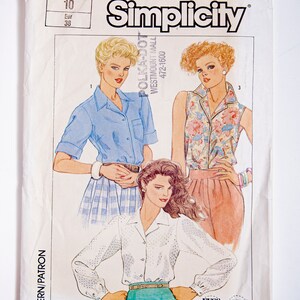 Può includere: Modello di cucito Simplicity numero 7471 per una blusa con tre diversi stili di maniche. Il modello include istruzioni per una blusa blu, bianca e con stampa floreale. Il modello è per le taglie 10-38.