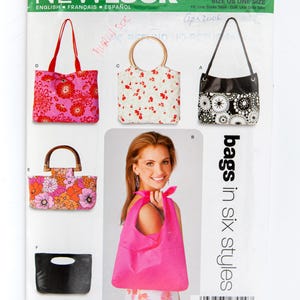 Può includere: Un modello di cucito per borse in sei stili. Il modello presenta vari design di borse, tra cui borse tote e borse a tracolla, con motivi floreali e geometrici. L'immagine include il marchio "NEWLOOK" e il testo "bags in six styles".