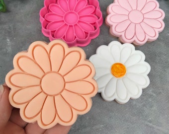 Daisy Cookie Cutter and Fondant Embosser Stamp Set - Twelve Petal Flower