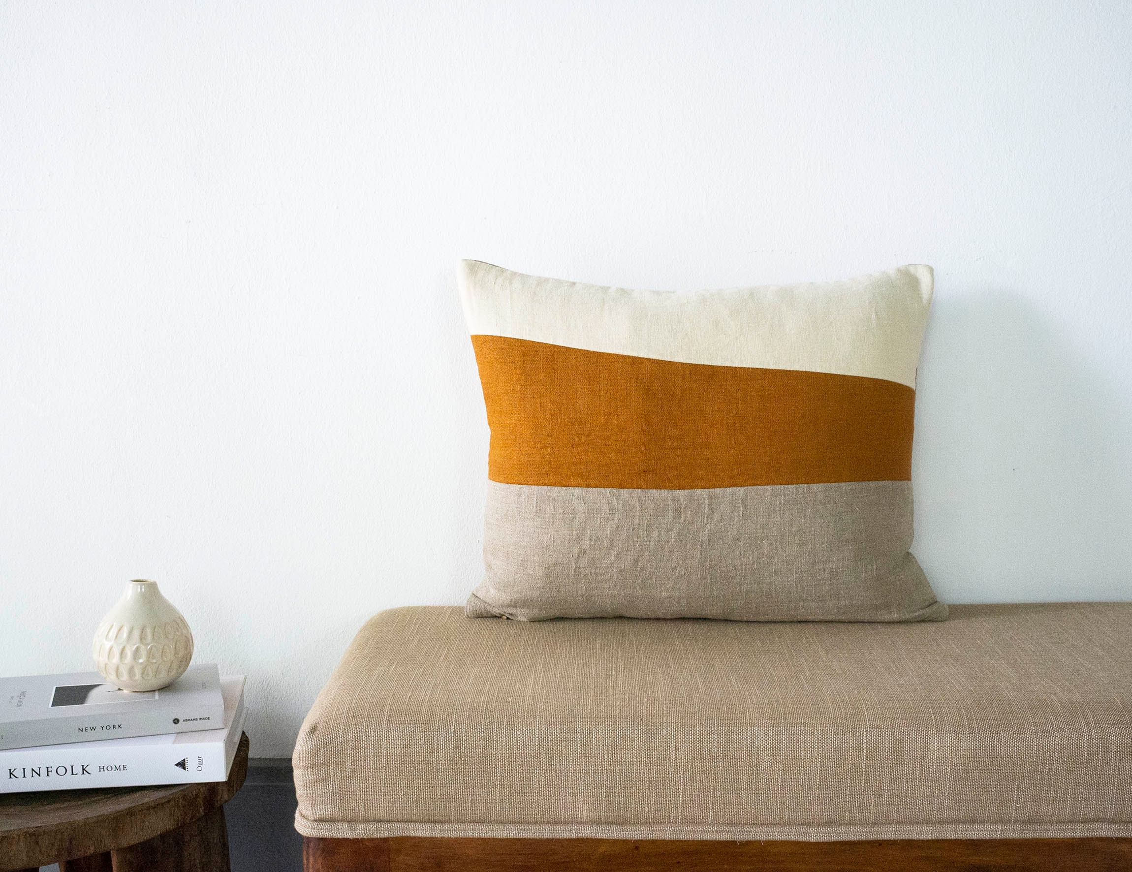 Soft Linen - Three Tone Copper Pearl & Neutral Rectangle Natural Summer Accent Throw Pillow Par Jezz