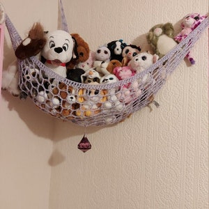 Stuffie/toy hammock