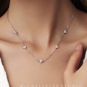 Collier délicat trèfle opale de feu, collier feuille d&#39;opale blanche et bleue, tour de cou, cadeau pour elle, pierre de naissance