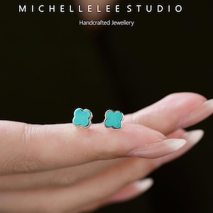 Pendientes delicados de trébol turquesa, de plata de ley.